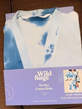 Bed Bath & Beyond Blue and White Tie-Dye Cotton Robe